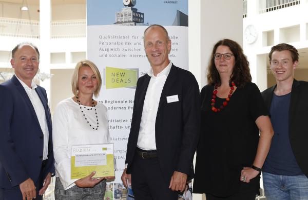 Murtfeldt Kunststoffe wurde u.a. für die Förderung seiner Auszubildenden und Mitarbeiter mit dem Preis „New Deals / Dortmunder Personalmanagement Prädikat 2018“ ausgezeichnet